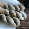 une-louve-dans-les-bois-2-merino-artisanal-teinte-main-fine-sock-en-amoureux-sur-la-plage une-louve-dans-les-bois-2-merino-artisanal-teinte-main-fine-sock-en-amoureux-sur-la-plage
