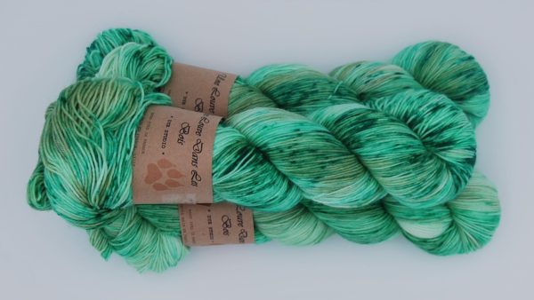 une-louve-dans-les-bois-2-merino-artisanal-teinte-main-fine-sock-mojito