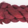 une-louve-dans-les-bois-2-merino-artisanal-teinte-main-fine-sock-petite-griotte une-louve-dans-les-bois-2-merino-artisanal-teinte-main-fine-sock-petite-griotte