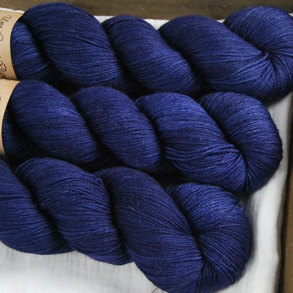 une-louve-dans-les-bois-2-merino-artisanal-teinte-main-fine-sock-sailors-and-fishermen