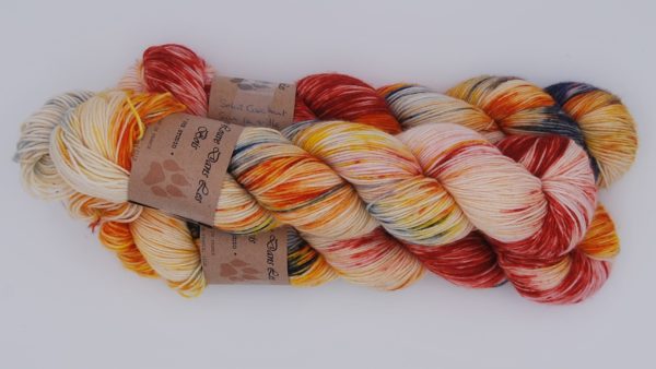 une-louve-dans-les-bois-2-merino-artisanal-teinte-main-fine-sock-soleil-couchant-sur-la-ville