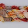 une-louve-dans-les-bois-2-merino-artisanal-teinte-main-fine-sock-soleil-couchant-sur-la-ville une-louve-dans-les-bois-2-merino-artisanal-teinte-main-fine-sock-soleil-couchant-sur-la-ville