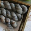une-louve-dans-les-bois-2-merino-artisanal-teinte-main-single-epaves-en-mer-d-iroise une-louve-dans-les-bois-2-merino-artisanal-teinte-main-single-epaves-en-mer-d-iroise