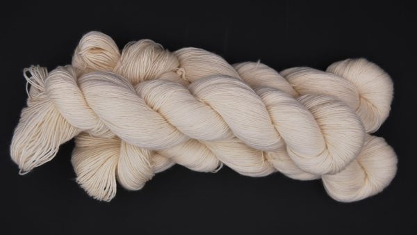 une-louve-dans-les-bois-2-merino-artisanal-teinte-main-single-mer-d-amundsen