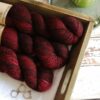 une-louve-dans-les-bois-2-merino-artisanal-teinte-main-single-petite-griotte PETITE GRIOTTE