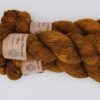 une-louve-dans-les-bois-2-merino-artisanal-teinte-main-single-ruée-vers-l-or