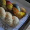 une-louve-dans-les-bois-2-merino-artisanal-teinte-main-single-soleil-de-minuit-soleil-couchant-sur-le-ville une-louve-dans-les-bois-2-merino-artisanal-teinte-main-single-soleil-de-minuit-soleil-couchant-sur-le-ville