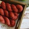 une-louve-dans-les-bois-2-merino-artisanal-teinte-main-single-tea-time TEA TIME
