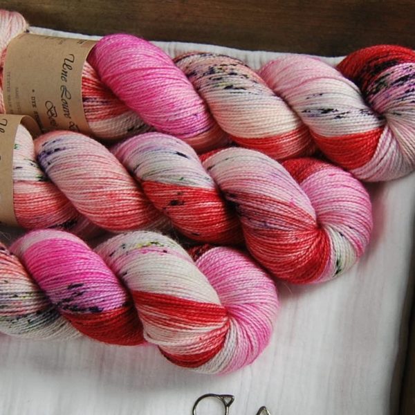 une-louve-dans-les-bois-2-merino-artisanal-teinte-main-twist-festival