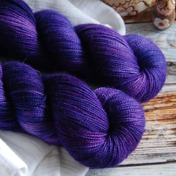 une-louve-dans-les-bois-2-merino-artisanal-teinte-main-twist-sock-1001-nuits