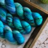 une-louve-dans-les-bois-2-merino-artisanal-teinte-main-twist-sock-aux_caraibes une-louve-dans-les-bois-2-merino-artisanal-teinte-main-twist-sock-aux_caraibes