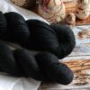 une-louve-dans-les-bois-2-merino-artisanal-teinte-main-twist-sock-clair-obscur CLAIR OBSCUR