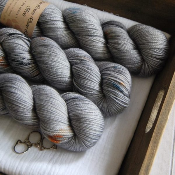 une-louve-dans-les-bois-2-merino-artisanal-teinte-main-twist-sock-epaves-en-mer-d-iroise