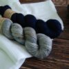 une-louve-dans-les-bois-2-merino-artisanal-teinte-main-twist-sock-epaves-en-mer-d-iroise-sailors-and-fishermen une-louve-dans-les-bois-2-merino-artisanal-teinte-main-twist-sock-epaves-en-mer-d-iroise-sailors-and-fishermen