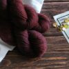 une-louve-dans-les-bois-2-merino-artisanal-teinte-main-twist-sock-erable-en-automne une-louve-dans-les-bois-2-merino-artisanal-teinte-main-twist-sock-erable-en-automne