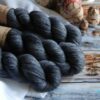 une-louve-dans-les-bois-2-merino-artisanal-teinte-main-twist-sock-graphite une-louve-dans-les-bois-2-merino-artisanal-teinte-main-twist-sock-graphite