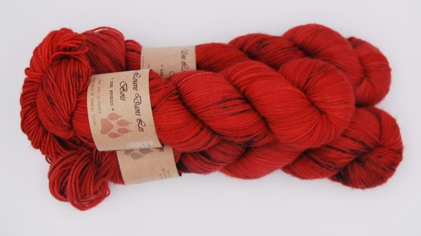 une-louve-dans-les-bois-2-merino-artisanal-teinte-main-twist-sock-jolis-coquelicots