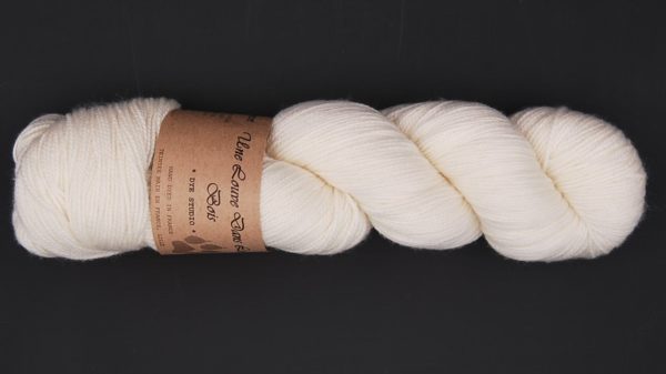 une-louve-dans-les-bois-2-merino-artisanal-teinte-main-twist-sock-mer-d-amundsen