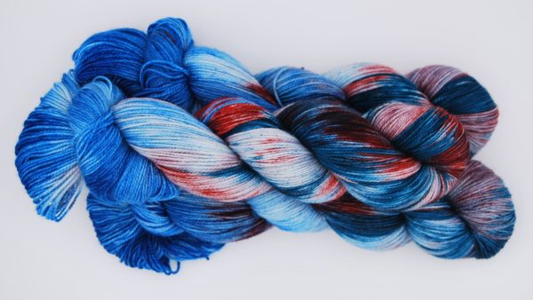 une-louve-dans-les-bois-2-merino-artisanal-teinte-main-twist-sock-nymphéas