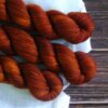 une-louve-dans-les-bois-3-laine-artisanal-teinte-main-DK-merino-fall une-louve-dans-les-bois-3-laine-artisanal-teinte-main-DK-merino-fall
