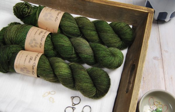 une-louve-dans-les-bois-3-laine-artisanal-teinte-main-merino-single-broceliande