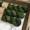 une-louve-dans-les-bois-3-laine-artisanal-teinte-main-merino-single-broceliande une-louve-dans-les-bois-3-laine-artisanal-teinte-main-merino-single-broceliande