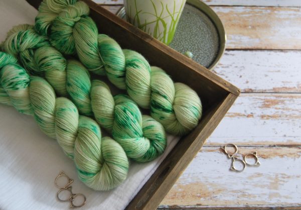 une-louve-dans-les-bois-3-laine-artisanal-teinte-main-single-merino-mojito