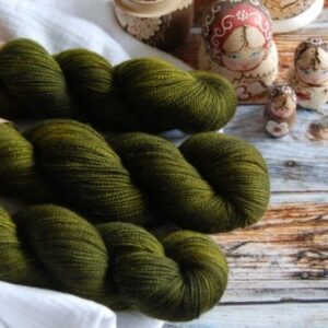 une-louve-dans-les-bois-3-laine-artisanal-teinte-main-twist-sock-foret-noire une-louve-dans-les-bois-3-laine-artisanal-teinte-main-twist-sock-foret-noire