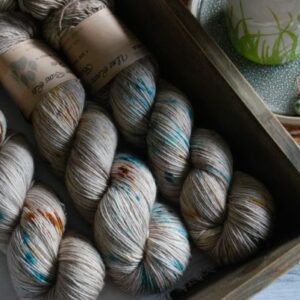 une-louve-dans-les-bois-3-merino-artisanal-teinte-main-single-en-amoureux-sur-la-plage une-louve-dans-les-bois-3-merino-artisanal-teinte-main-single-en-amoureux-sur-la-plage