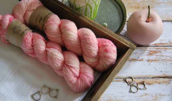 une-louve-dans-les-bois-3-merino-artisanal-teinte-main-single-little-lady