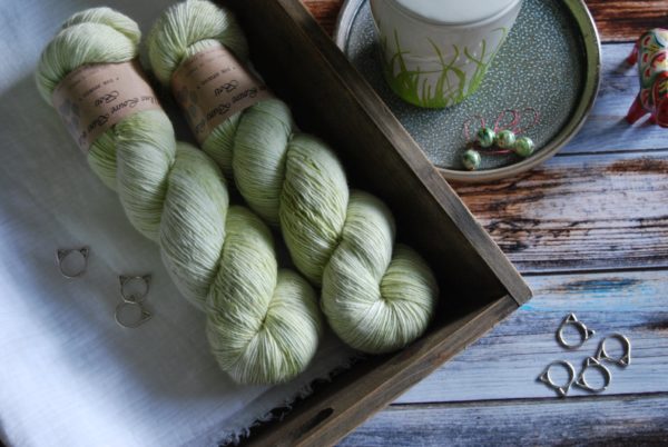 une-louve-dans-les-bois-3-merino-artisanal-teinte-main-single-minty