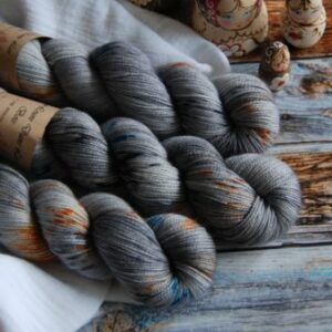 une-louve-dans-les-bois-3-merino-artisanal-teinte-main-twist-sock-epaves-en-mer-d-iroise une-louve-dans-les-bois-3-merino-artisanal-teinte-main-twist-sock-epaves-en-mer-d-iroise