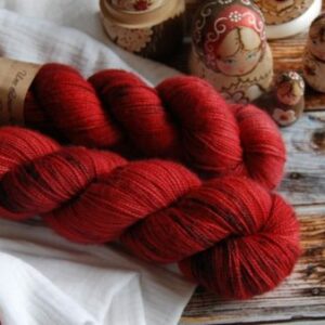 une-louve-dans-les-bois-3-merino-artisanal-teinte-main-twist-sock-jolis-coquelicots une-louve-dans-les-bois-3-merino-artisanal-teinte-main-twist-sock-jolis-coquelicots