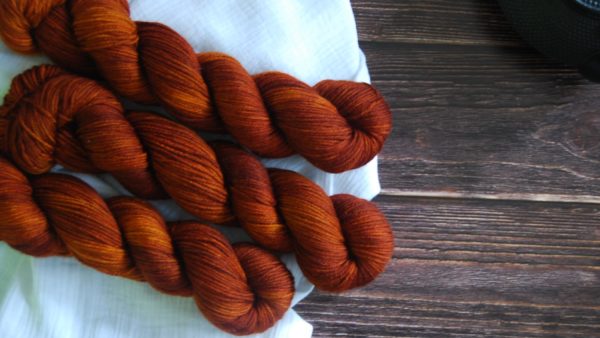 une-louve-dans-les-bois-4-laine-artisanal-teinte-main-DK-merino-fall