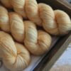 une-louve-dans-les-bois-4-laine-artisanal-teinte-main-single-merino-soleil-de-minuit SOLEIL DE MINUIT