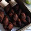 une-louve-dans-les-bois-4-merino-artisanal-teinte-main-single-l-odeur-du-bois L’ODEUR DU BOIS