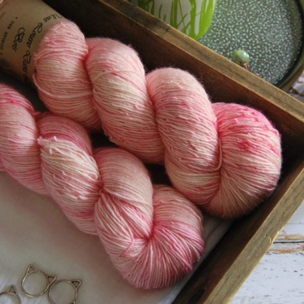 une-louve-dans-les-bois-4-merino-artisanal-teinte-main-single-little-lady