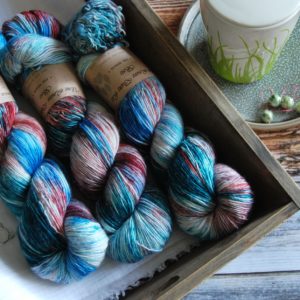 une-louve-dans-les-bois-4-merino-artisanal-teinte-main-single-nymphéas