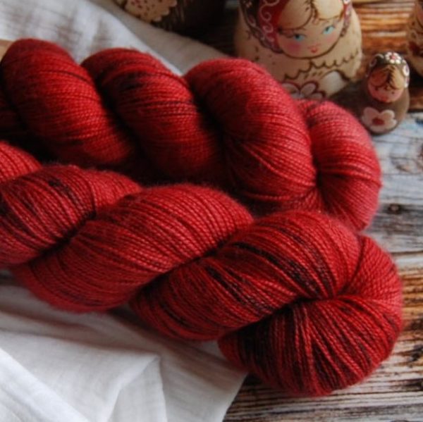 une-louve-dans-les-bois-4-merino-artisanal-teinte-main-twist-sock-jolis-coquelicots