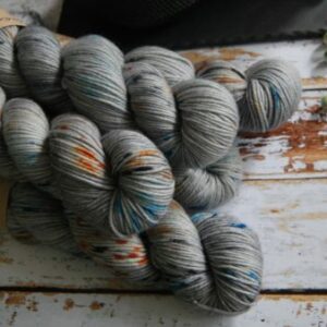 une-louve-dans-les-bois-5-laine-artisanal-teinte-main-DK-merino-epaves-en-mer-d-iroise une-louve-dans-les-bois-5-laine-artisanal-teinte-main-DK-merino-epaves-en-mer-d-iroise
