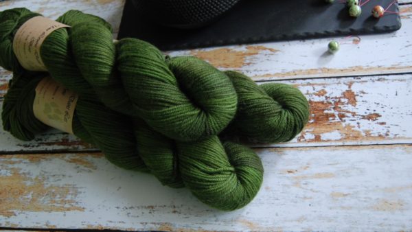 une-louve-dans-les-bois-5-laine-artisanal-teinte-main-DK-merino-broceliande