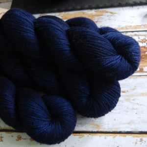 une-louve-dans-les-bois-5-laine-artisanal-teinte-main-DK-merino-sailors-and-fishermen