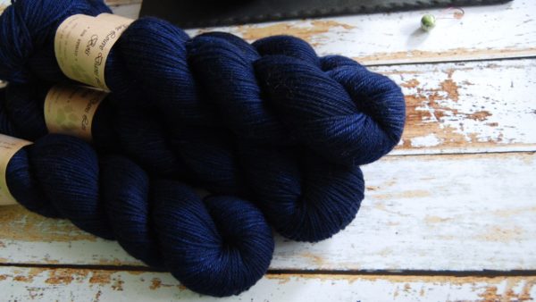 une-louve-dans-les-bois-5-laine-artisanal-teinte-main-DK-merino-sailors-and-fishermen