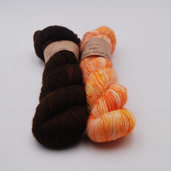 une-louve-dans-les-bois-5-laine-artisanal-teinte-main-single-solene-knits