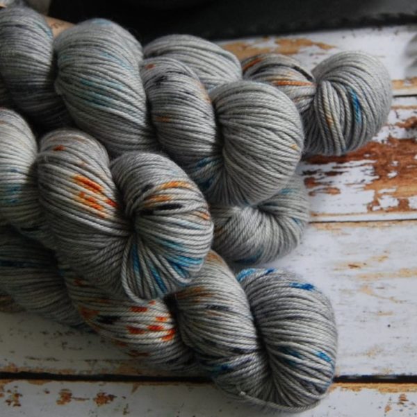 une-louve-dans-les-bois-6-laine-artisanal-teinte-main-DK-merino-epaves-en-mer-d-iroise