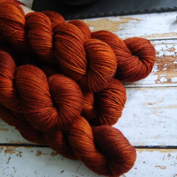 une-louve-dans-les-bois-6-laine-artisanal-teinte-main-DK-merino-fall