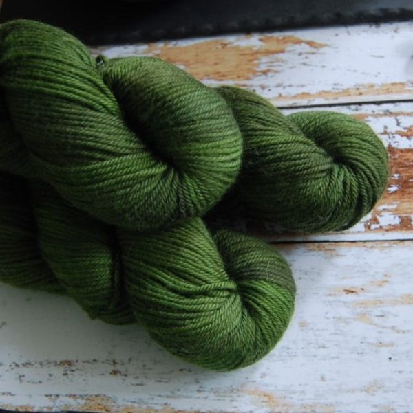 une-louve-dans-les-bois-6-laine-artisanal-teinte-main-DK-merino-broceliande