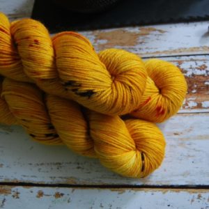 une-louve-dans-les-bois-6-laine-artisanal-teinte-main-DK-merino-les-tournesols