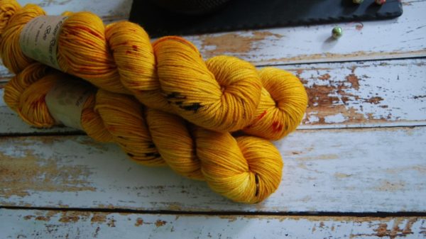 une-louve-dans-les-bois-6-laine-artisanal-teinte-main-DK-merino-les-tournesols