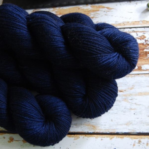 une-louve-dans-les-bois-6-laine-artisanal-teinte-main-DK-merino-sailors-and-fishermen